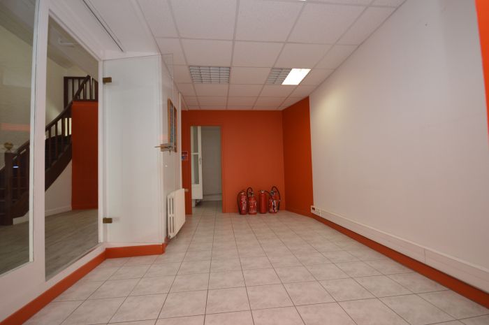 A vendre LOCAL COMMERCIAL sur secteur CHANTONNAY avec 130 m² de surface habitable