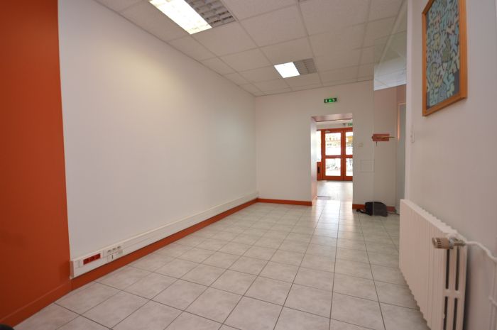 LOCAL COMMERCIAL en vente sur CHANTONNAY M6673 au prix de 500 euros