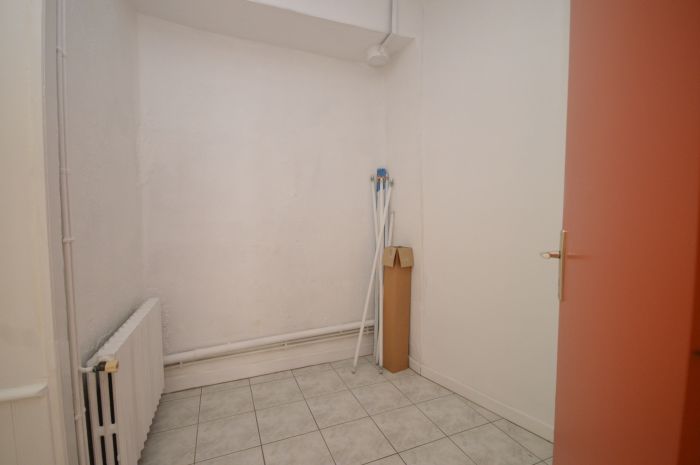 CHANTONNAY centre, local commercial ou professionnel A LOUER à vendre CHANTONNAY au prix de 500 euros