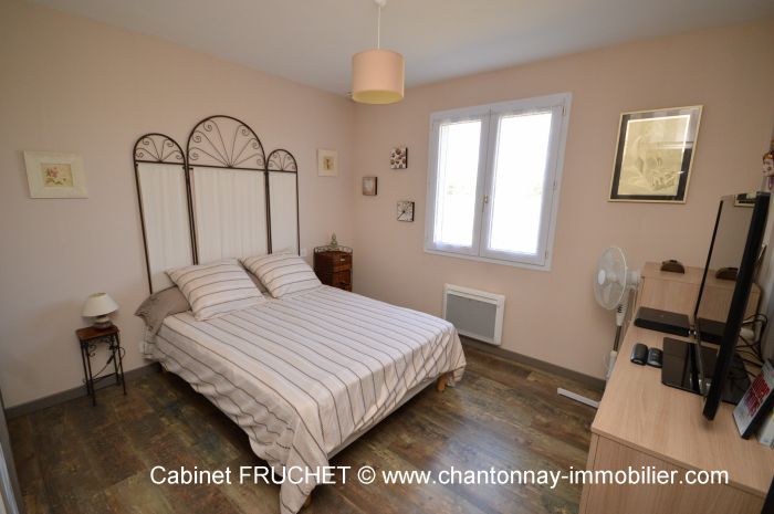 Axe CHANTONNAY - LES ESSARTS Jolie maison plain-pied dans en SAINT-VINCENT-STERLANGES immobilier à vendre au prix de 195000 euros