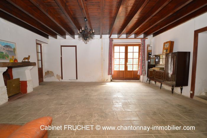 MAISON à vendre sur BAZOGES-EN-PAREDS avec 2 pièces