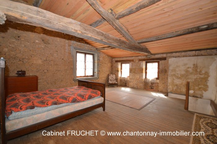 Jolie maison de village  BAZOGES-EN-PAREDS immobilier à vendre au prix de 117500 euros