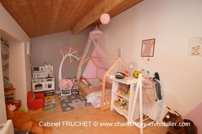 Maison ancienne rnove proche centre ville CHANTONNAY immobilier à vendre au prix de 171500 euros