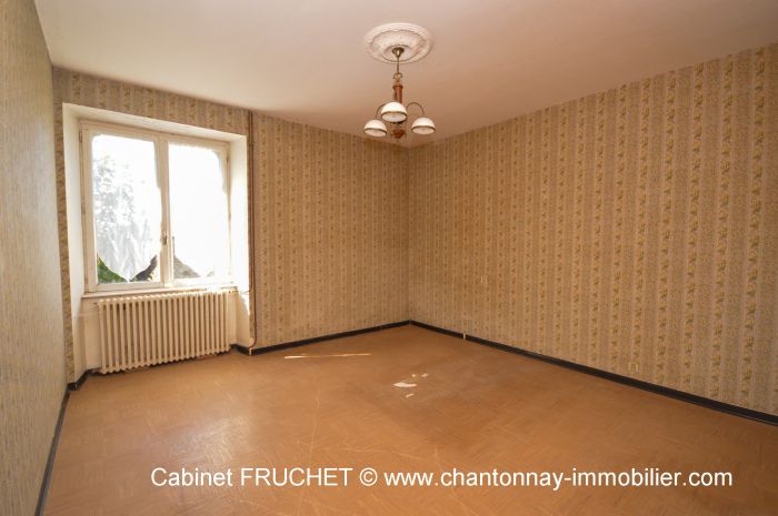 RARE : Trs beau corps de ferme indpendant,  restaurer. SAINT-PIERRE-DU-CHEMIN immobilier à vendre au prix de 159000 euros