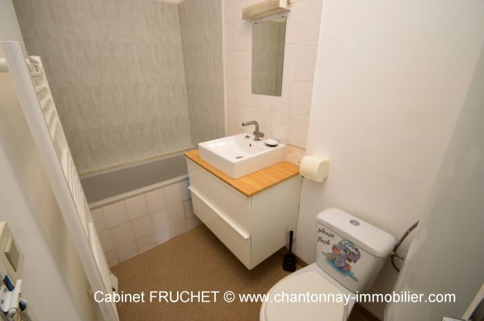 CHANTONNAY - En centre ville - Maison 2 chambres + bureau à vendre CHANTONNAY au prix de 128500 euros