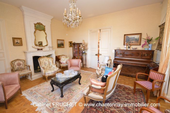 MAISON à vendre sur LA CHâTAIGNERAIE avec 13 pièces