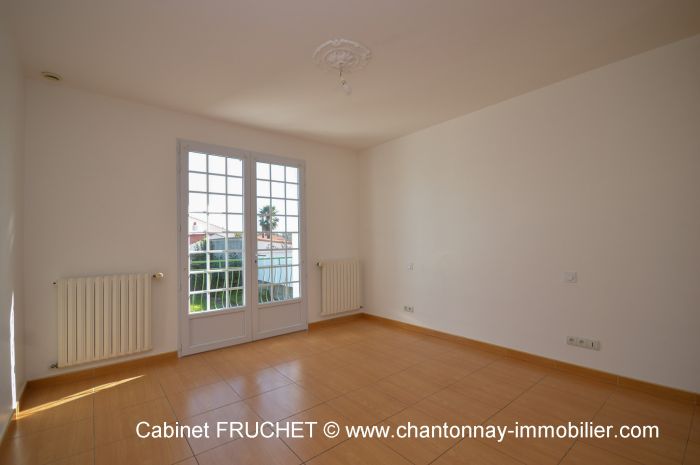 CHANTONNAY - Très agréable maison de 3 chambres et jardin à vendre CHANTONNAY au prix de 205500 euros