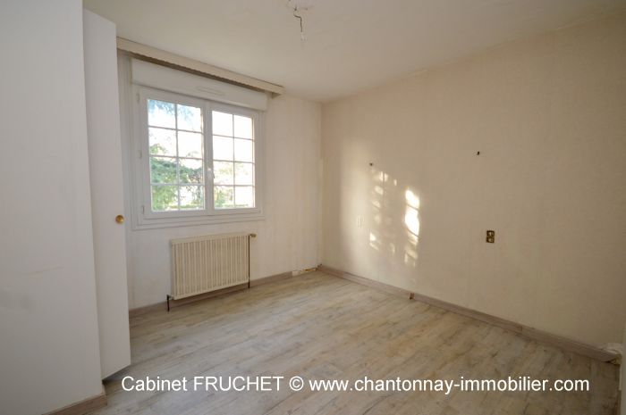 BOURNEZEAU - Maison de famille proche commerces et services BOURNEZEAU immobilier à vendre au prix de 183000 euros