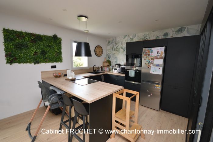 A vendre MAISON sur secteur MONTAIGU-VENDéE avec 100 m² de surface habitable