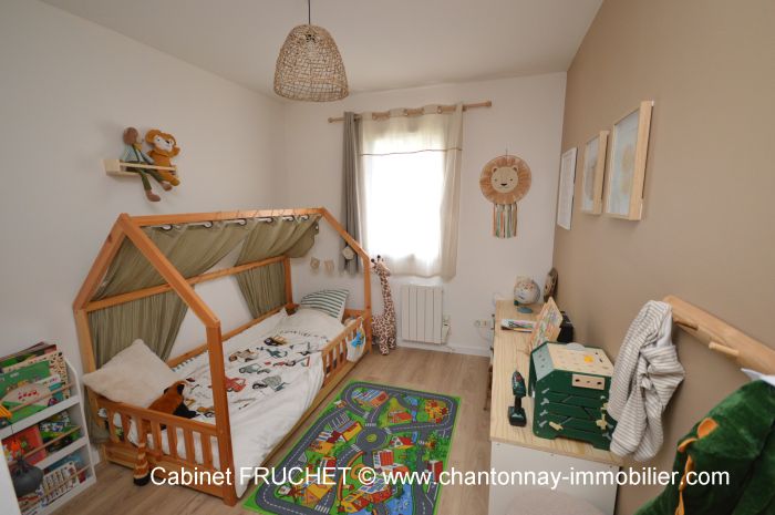 Jolie maison de plain-pied en parfait état à vendre MONTAIGU-VENDéE au prix de 294000 euros